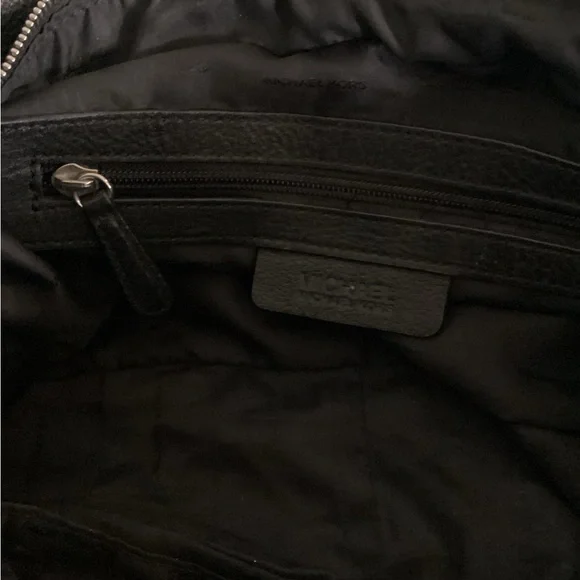 Michael Kors Astor Black Shoulder Bag - Picture 7 of 10